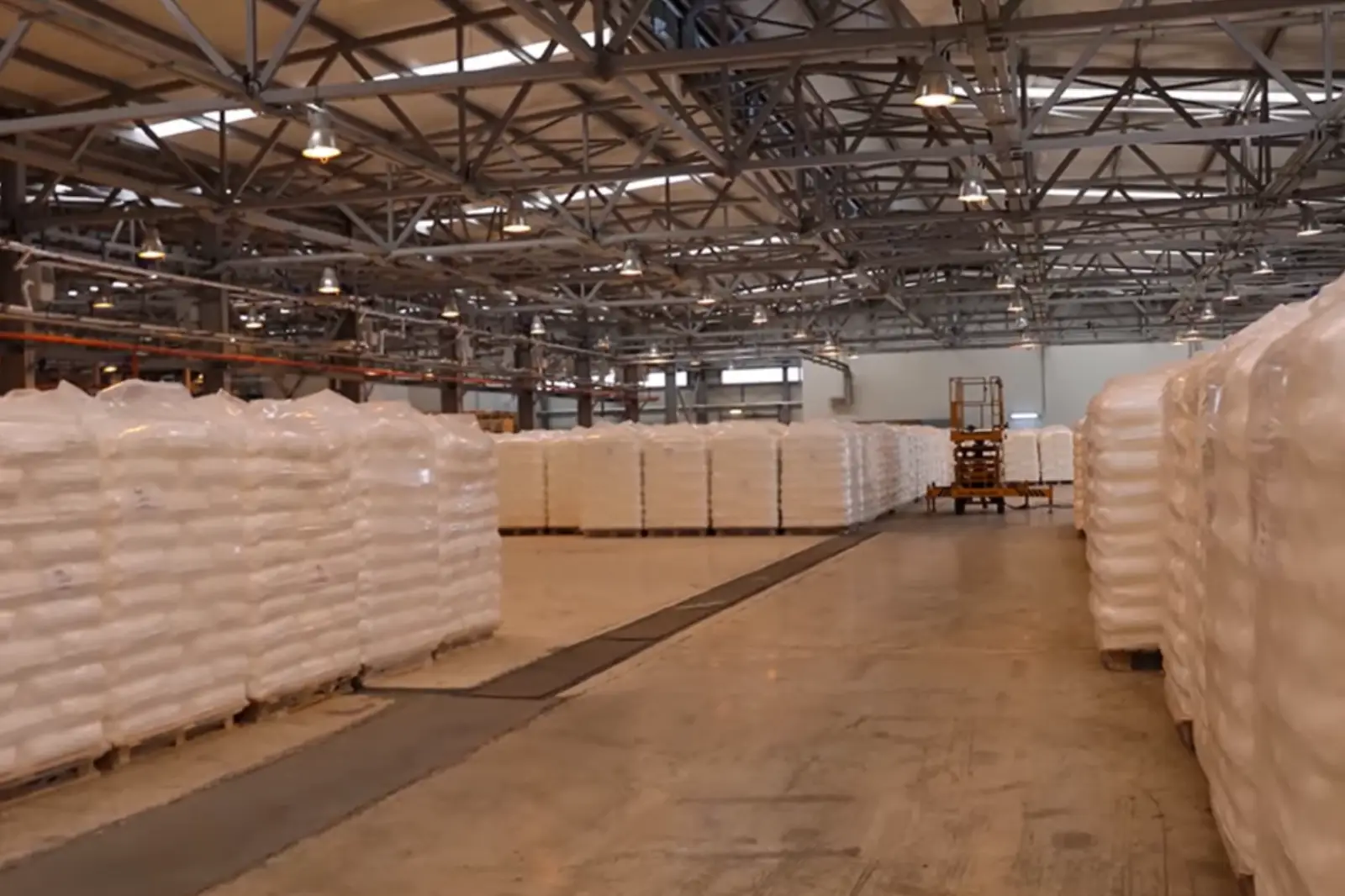 Routine repair works at the SOCAR warehouse. Year 2022